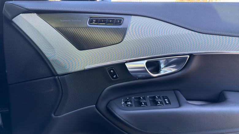 Volvo XC90 2.0 B5D [235] Plus Dark 5dr AWD Geartronic Diesel Estate